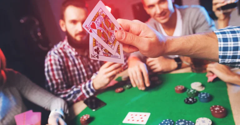 CasinoSupply-319679-playing-poker-kings